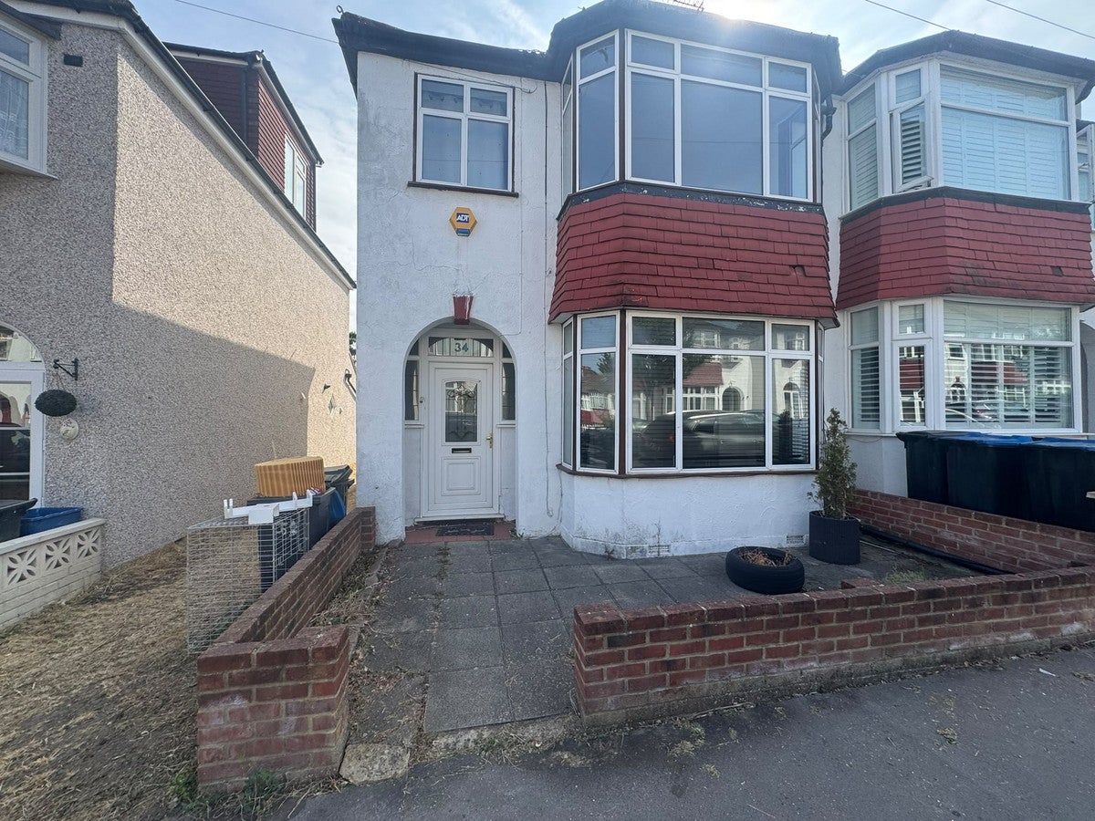 House Barmouth Road in Greater London