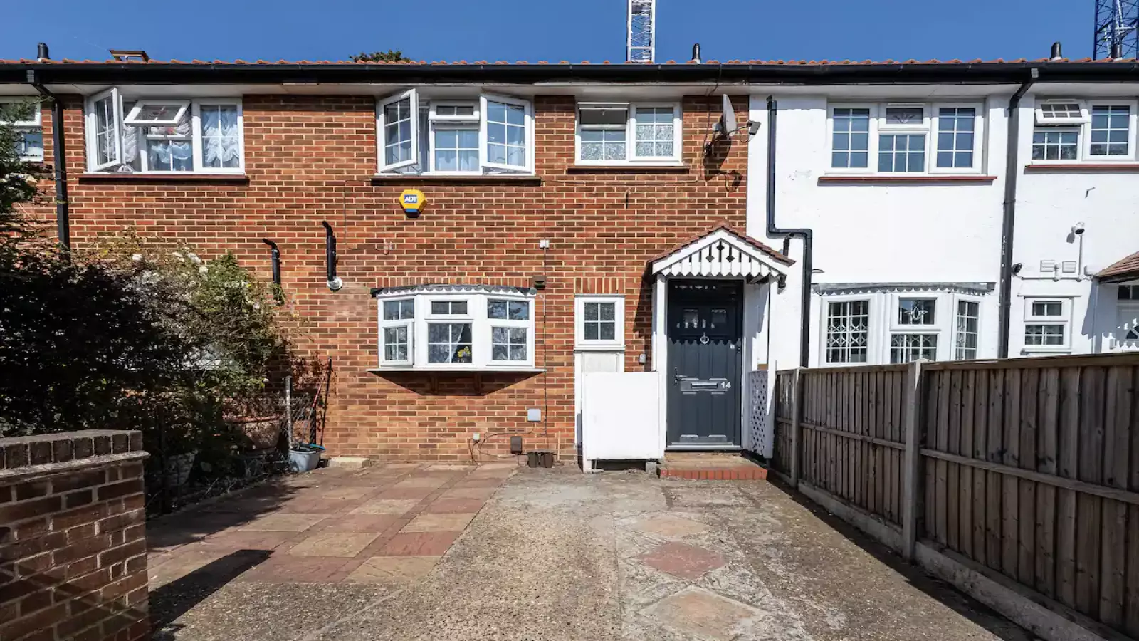 Flat Drovers Place in Greater London