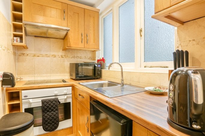 Flat Castletown Road in Greater London
