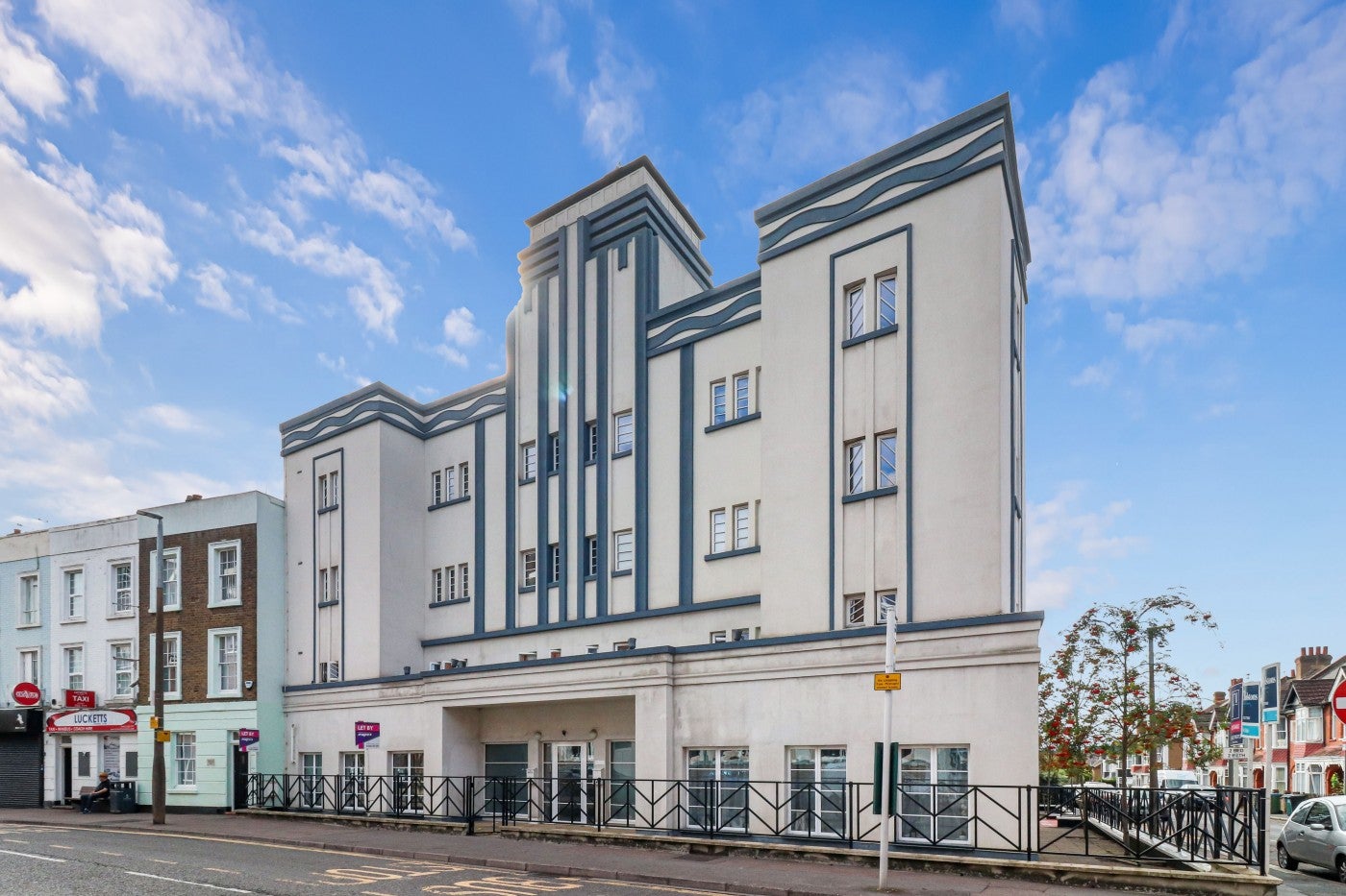 Flat The Crescent in Watford