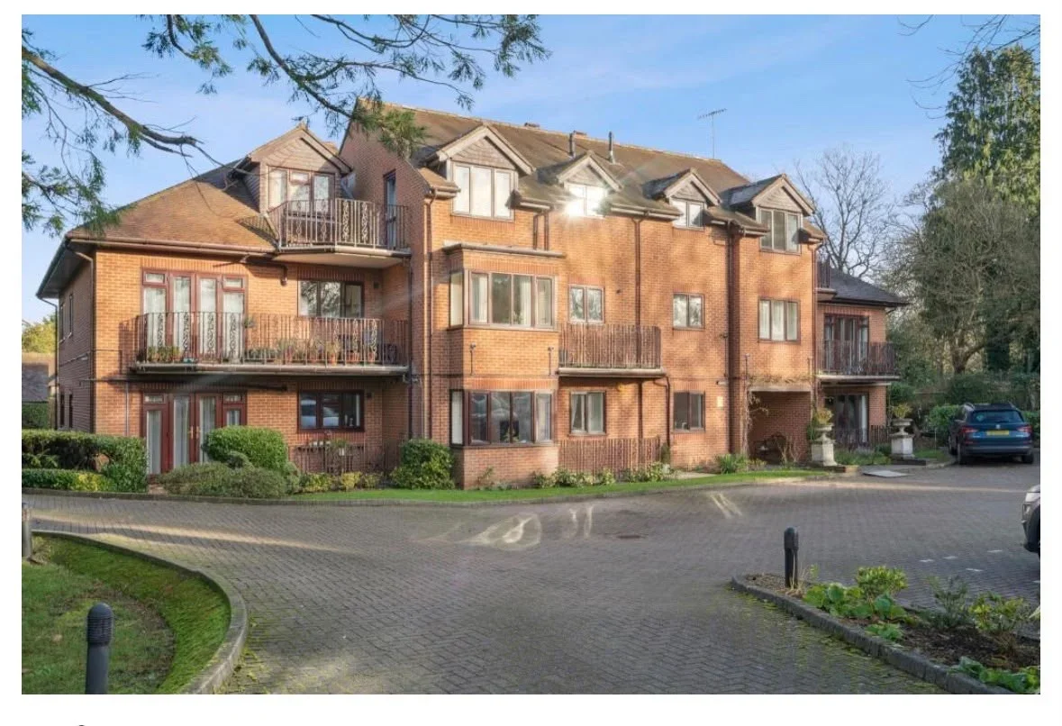 Flat Carew Road in Greater London