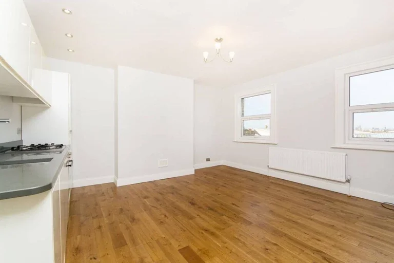 Flat Peckham High Street in Greater London