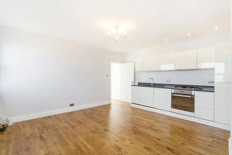 Flat Peckham High Street in Greater London
