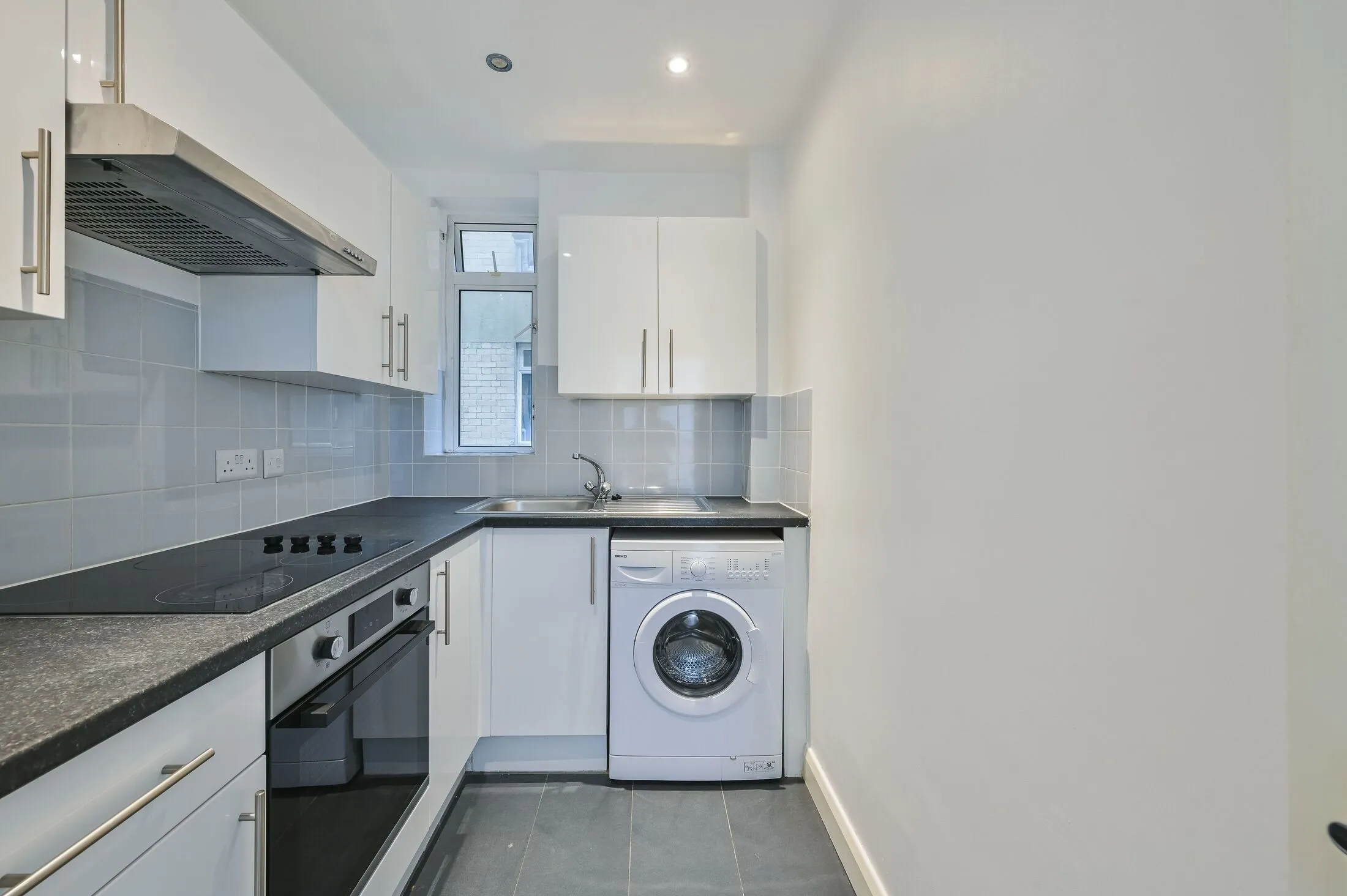 Flat Warren Street in Greater London