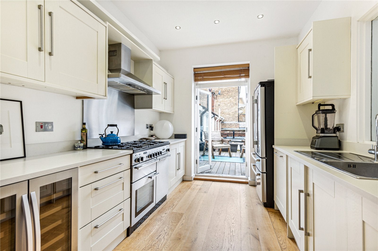 Flat Clarendon Road in Greater London