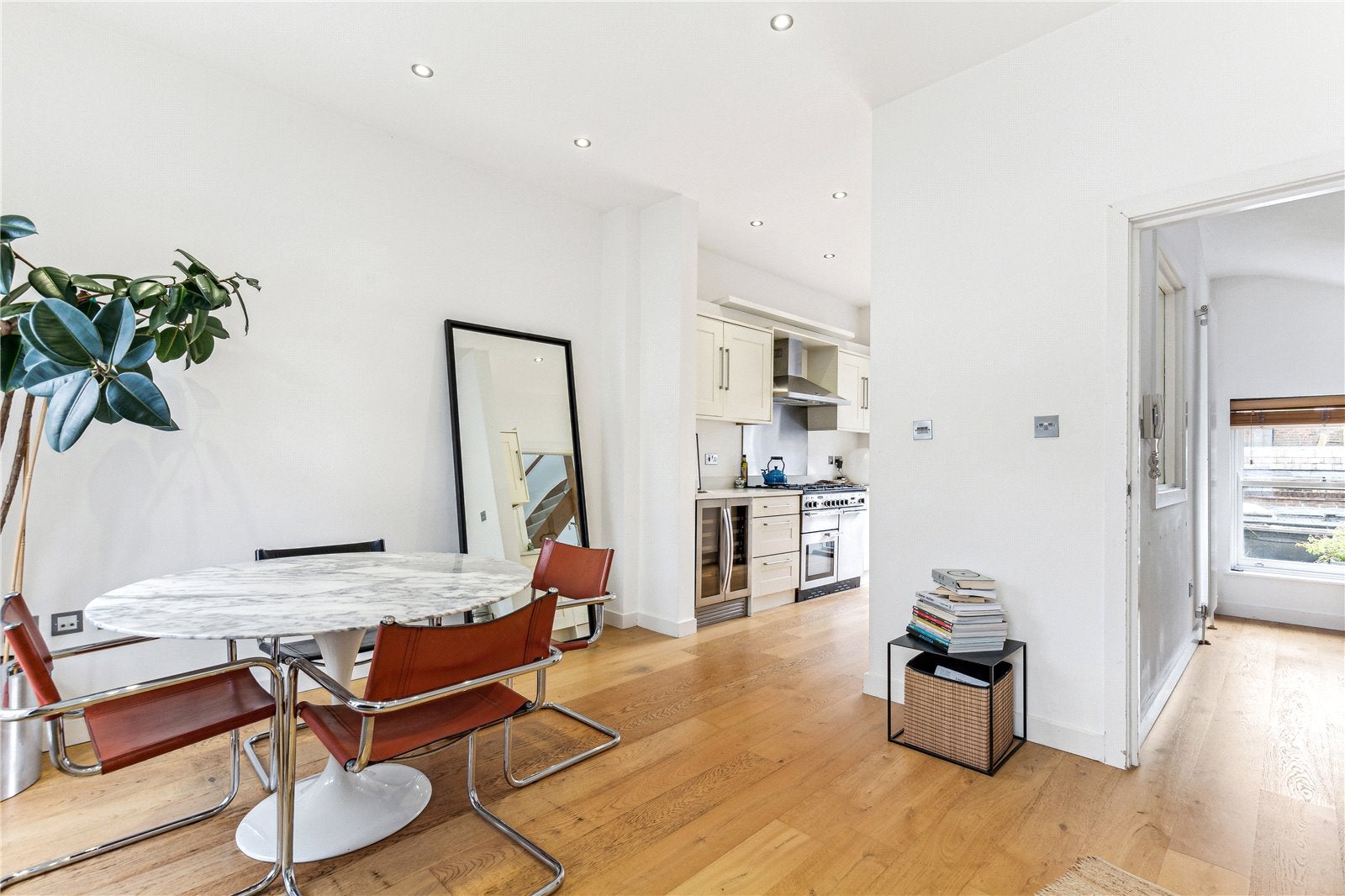 Flat Clarendon Road in Greater London