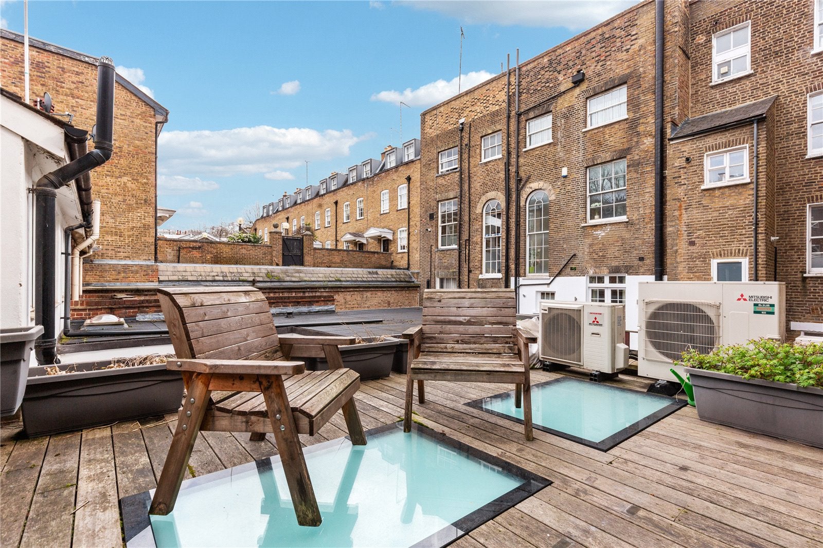 Flat Clarendon Road in Greater London