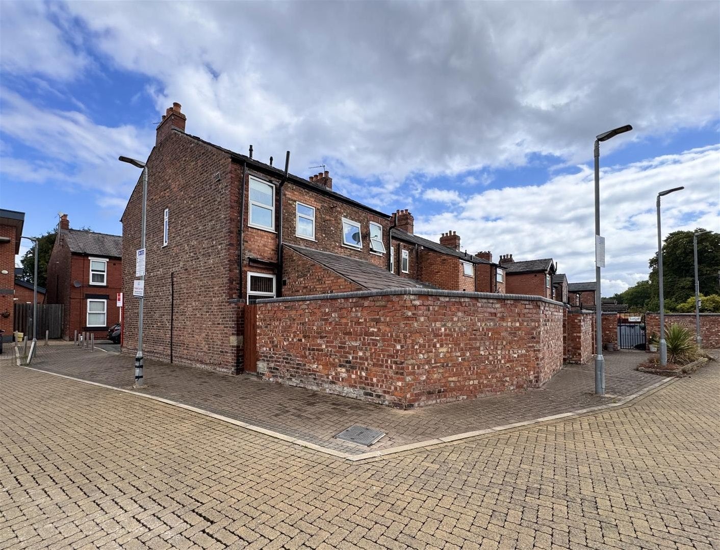 House Manchester Road in Trafford