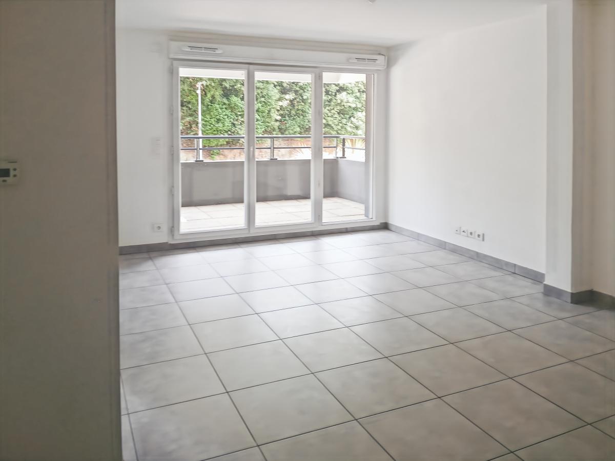 Flat Avenue Jean Aicard in Saint-Laurent-du-Var