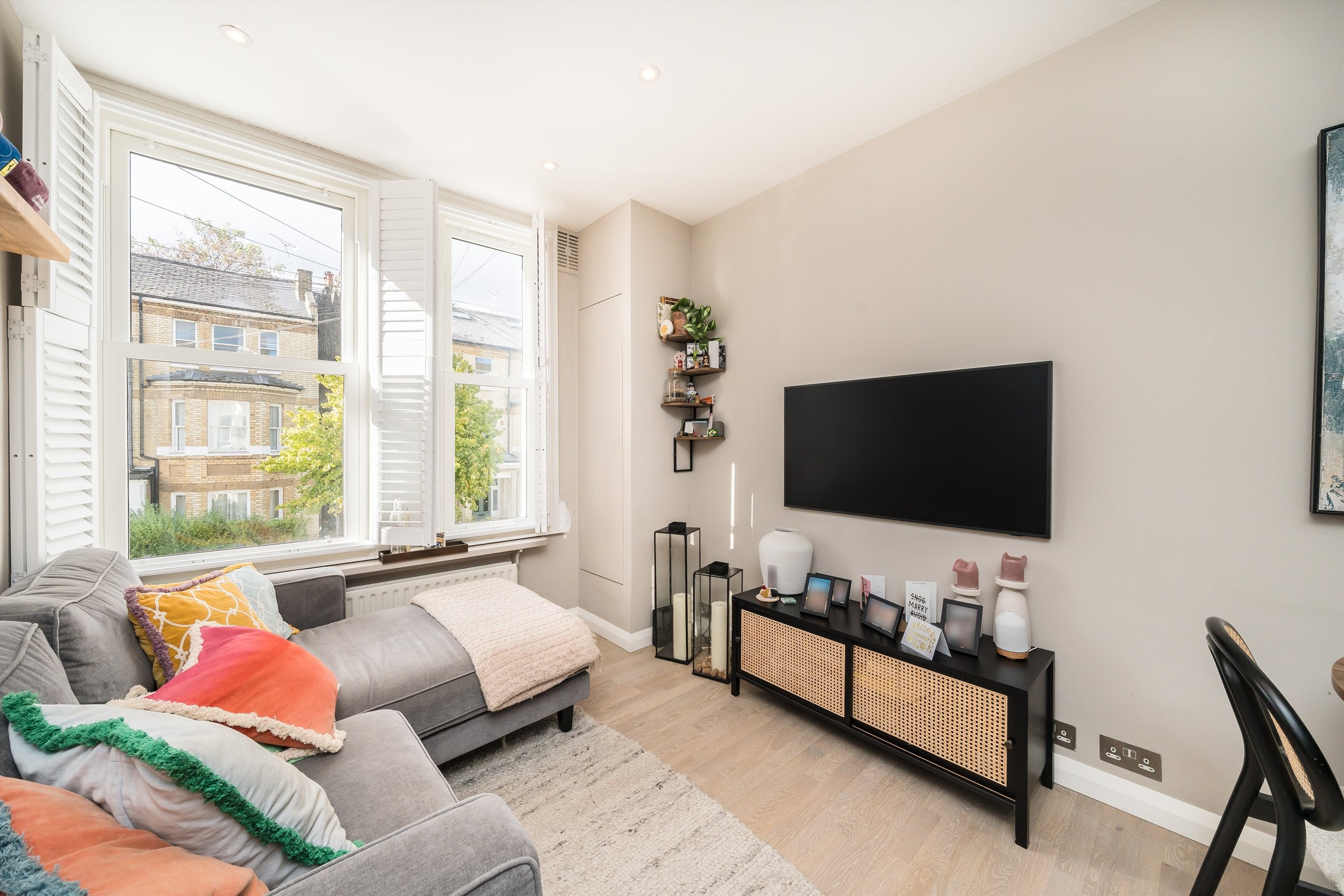 Flat Alderbrook Road in Greater London