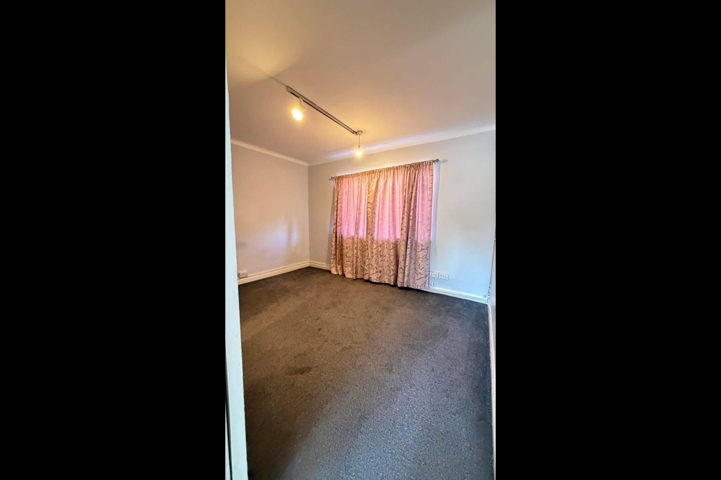 Flat Olive Road in Greater London