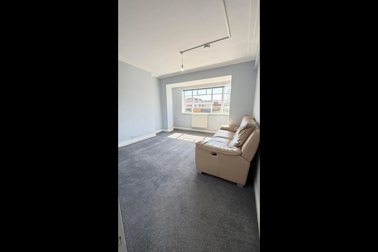 Flat Olive Road in Greater London