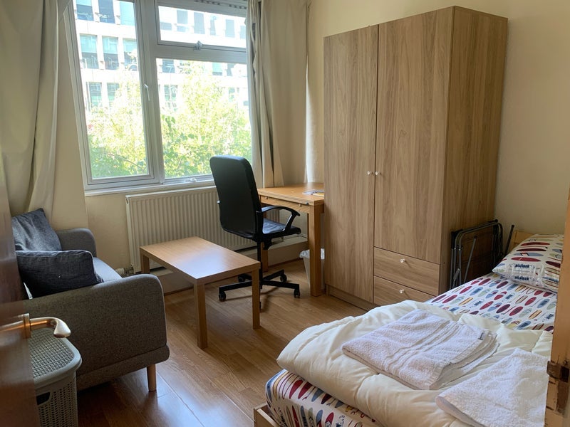 Room Grafton Way in Greater London