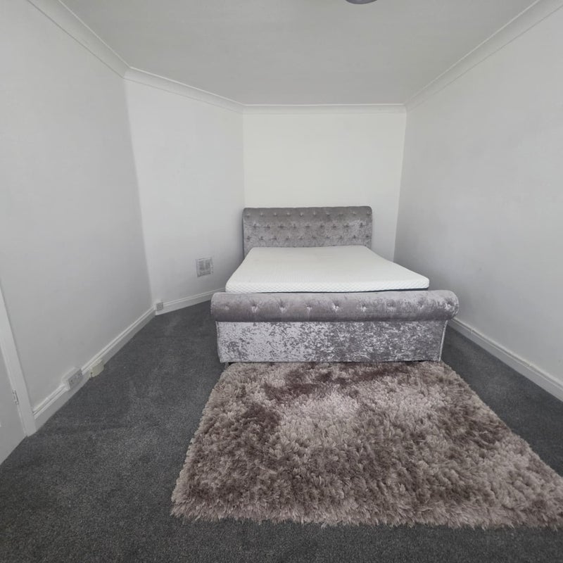 Room Lindfield Road in Leicester
