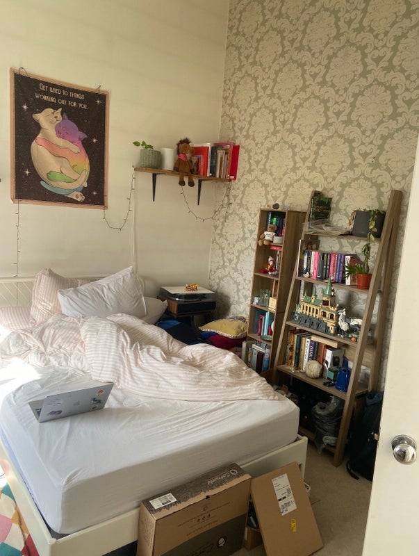 Room Troy Road in Greater London