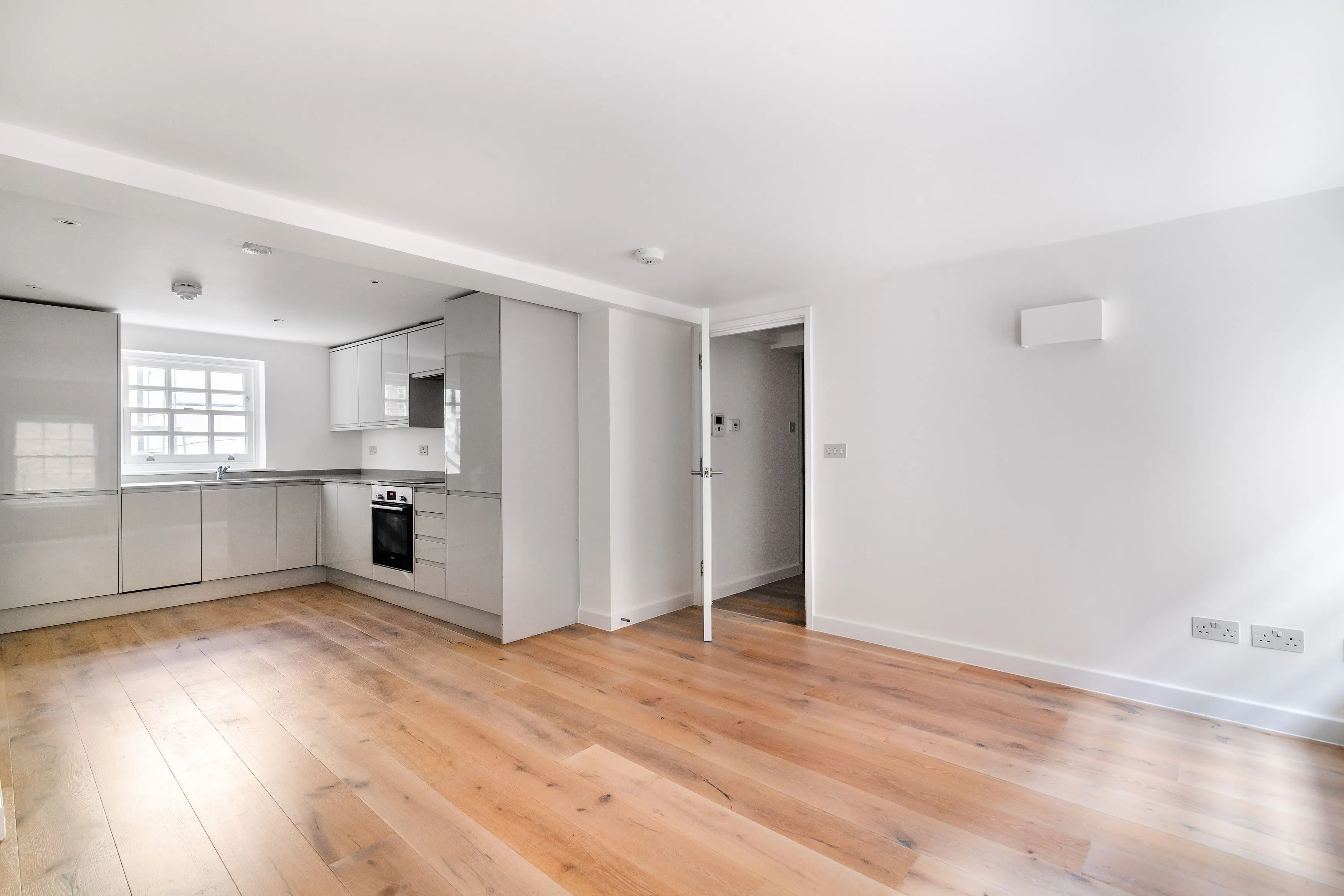 Flat Hanover Place in City of Westminster