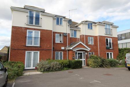 Flat Somerford Road in Christchurch