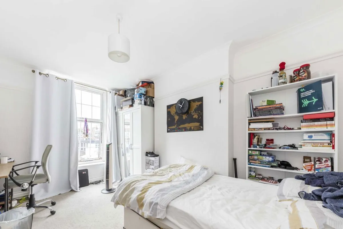 Flat Streatham High Road in Greater London