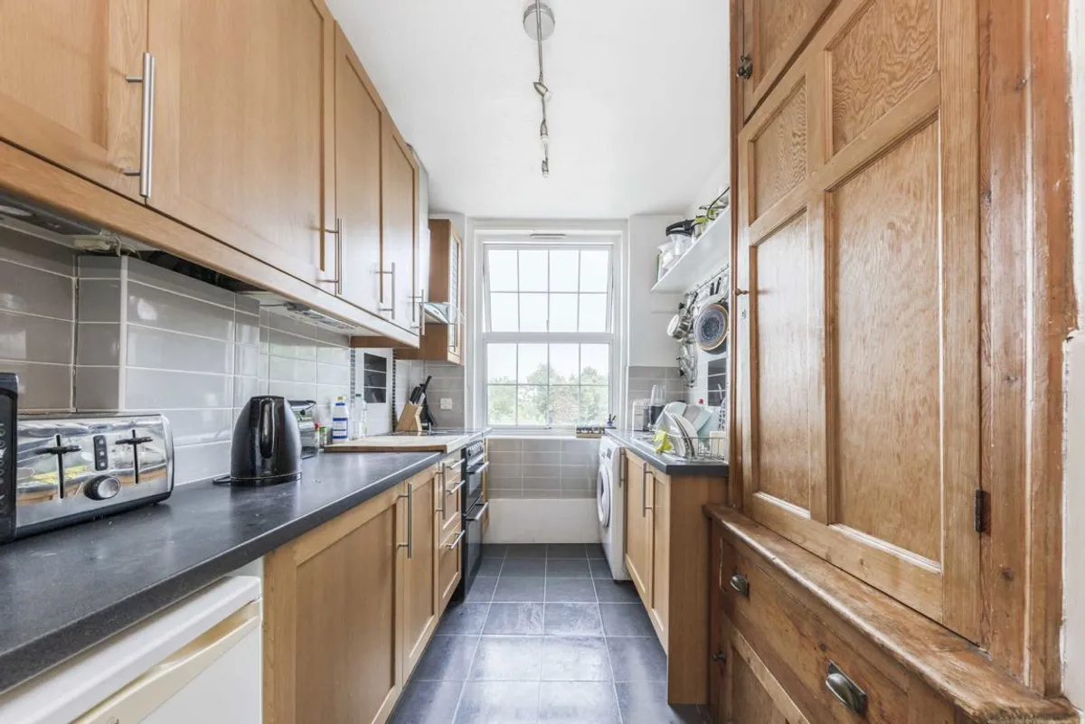 Flat Streatham High Road in Greater London