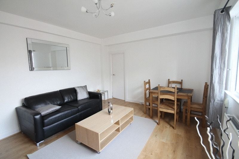 Flat West End Lane in Greater London