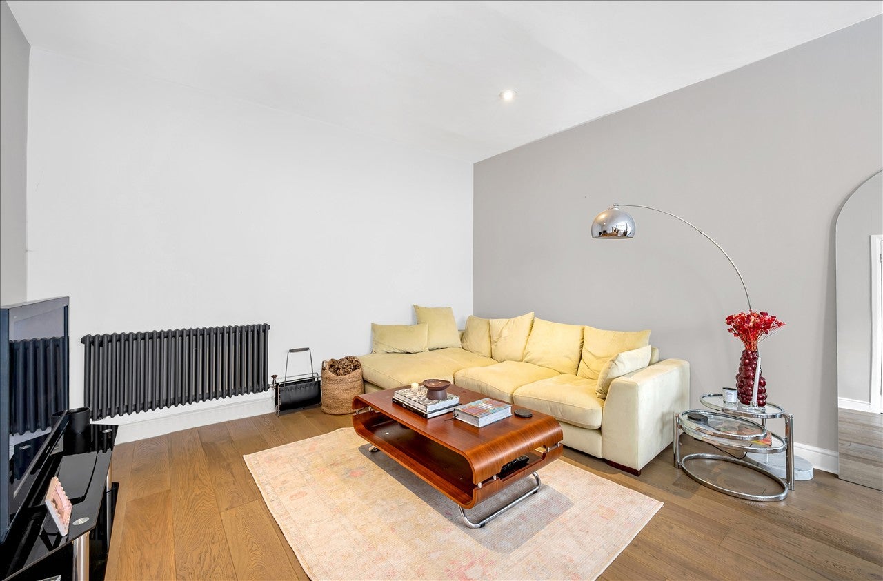 Flat Sinclair Road in Greater London