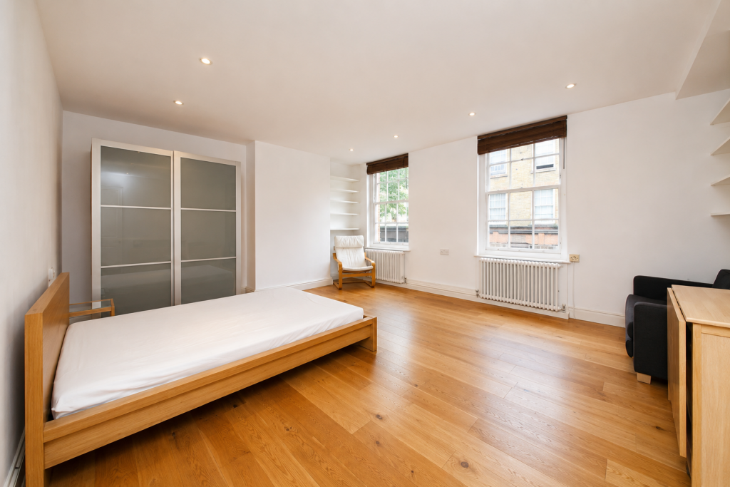 Flat Portpool Lane in Greater London