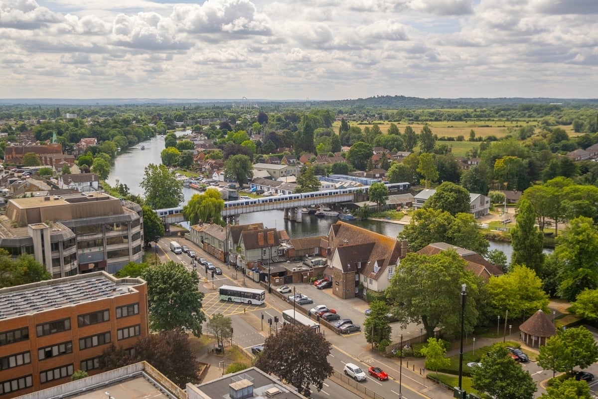 Flat Elmsleigh Road in Borough of Spelthorne
