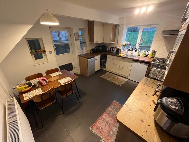 Room Henley Rise in Nottingham
