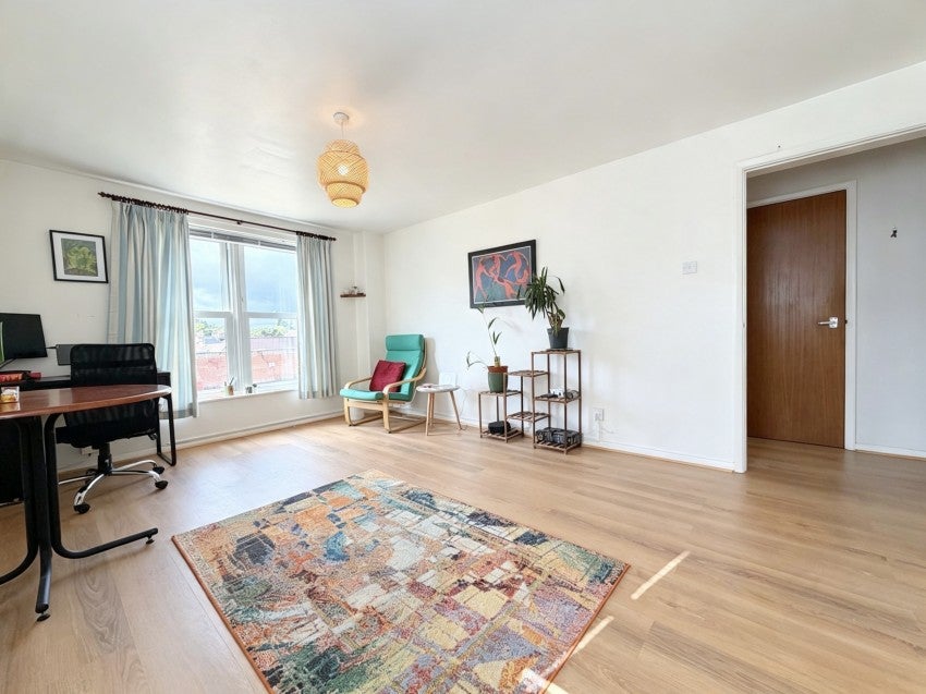 Flat Fairpark Road in Exeter