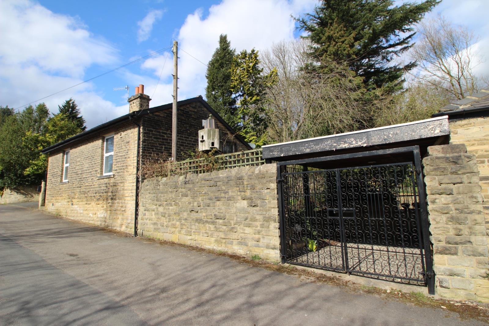 House Woodlands Drive in Leeds