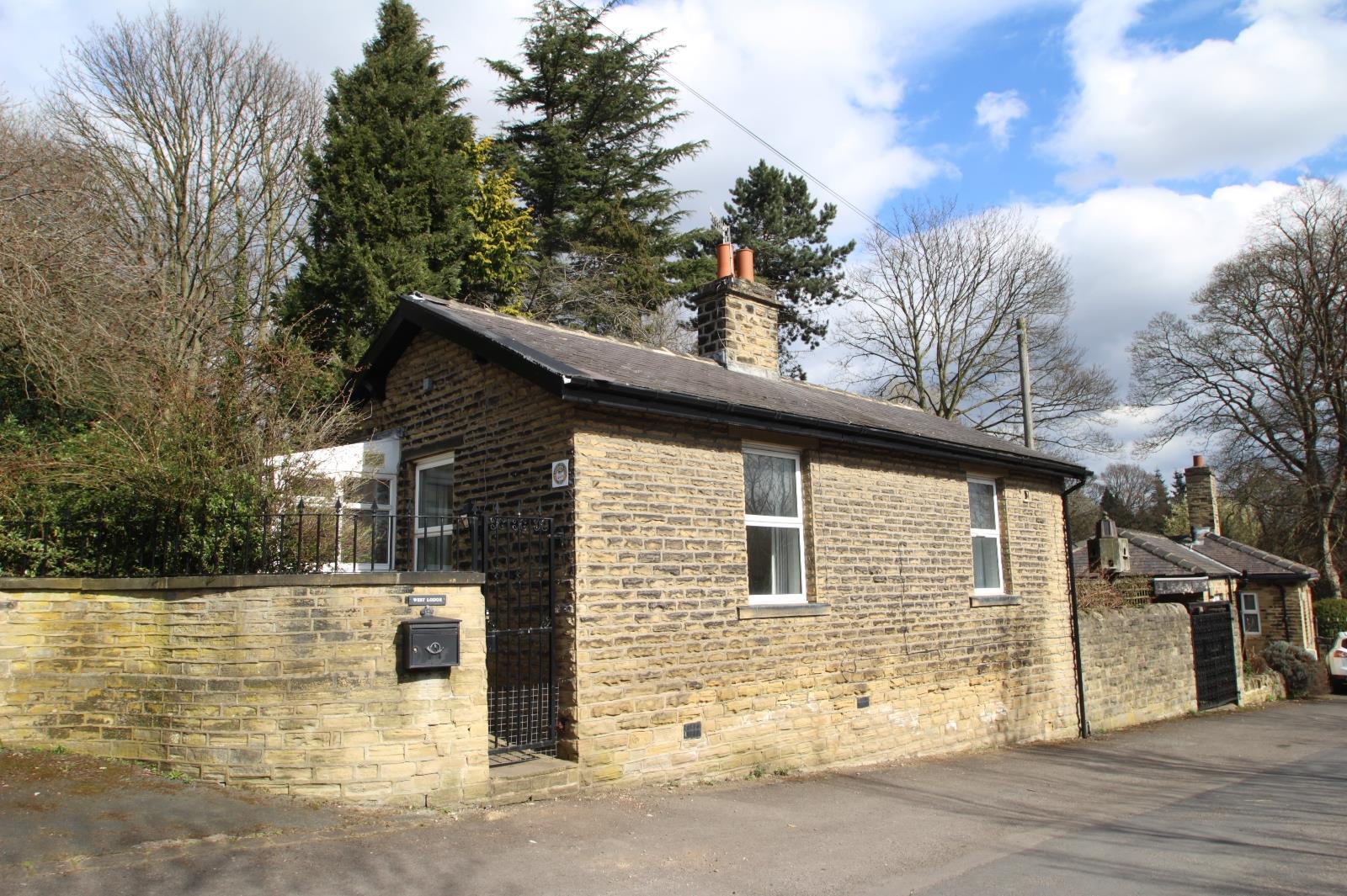 House Woodlands Drive in Leeds