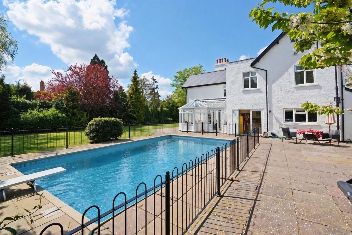 House Ashley Road in Elmbridge