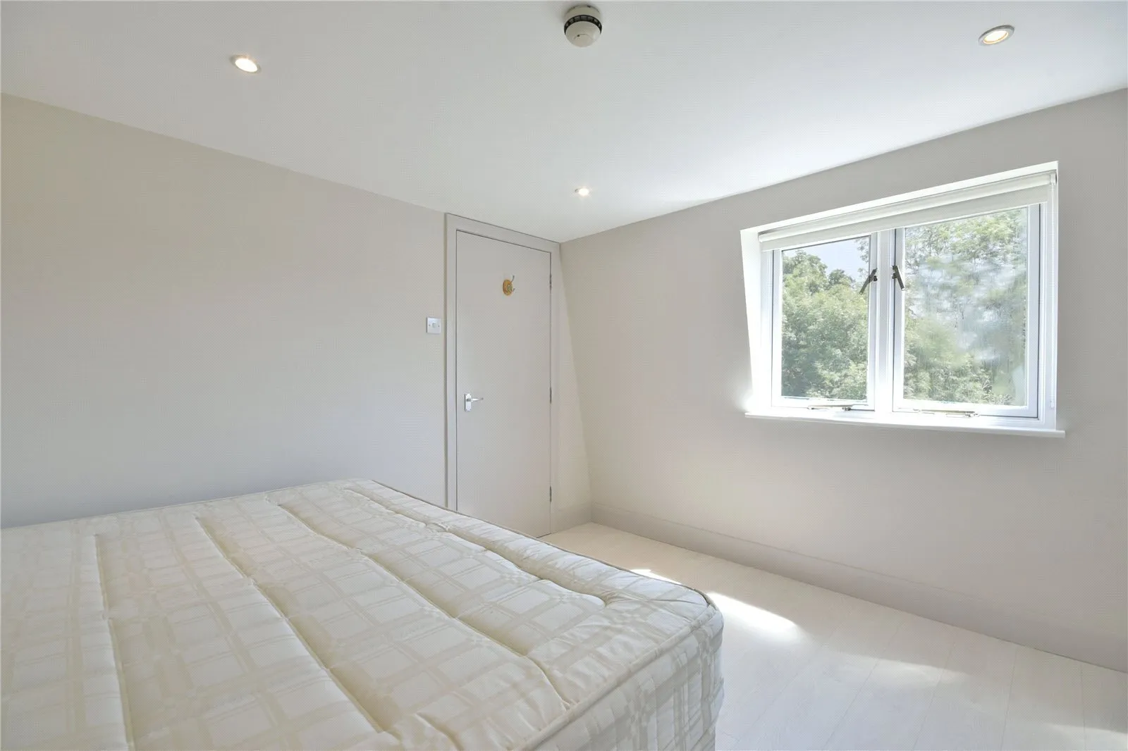 Flat Wandsworth Road in Greater London