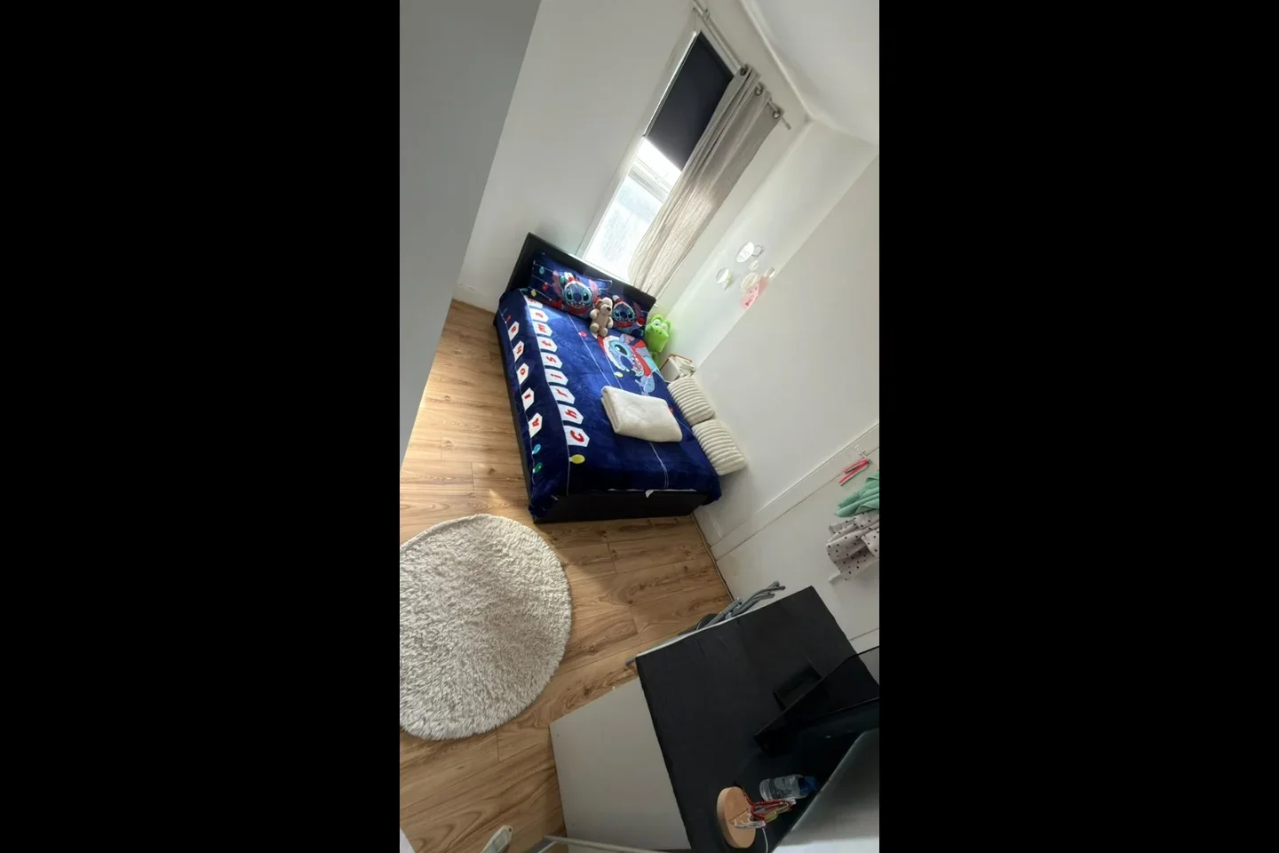 Room Cumberland Road in Greater London