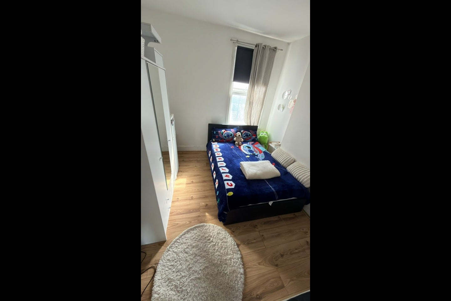 Room Cumberland Road in Greater London
