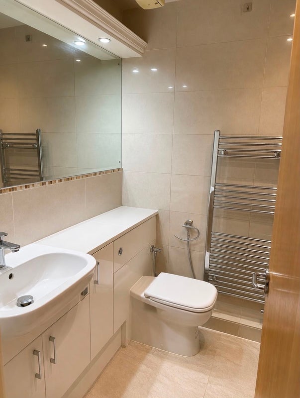 Room Knights Road in Greater London