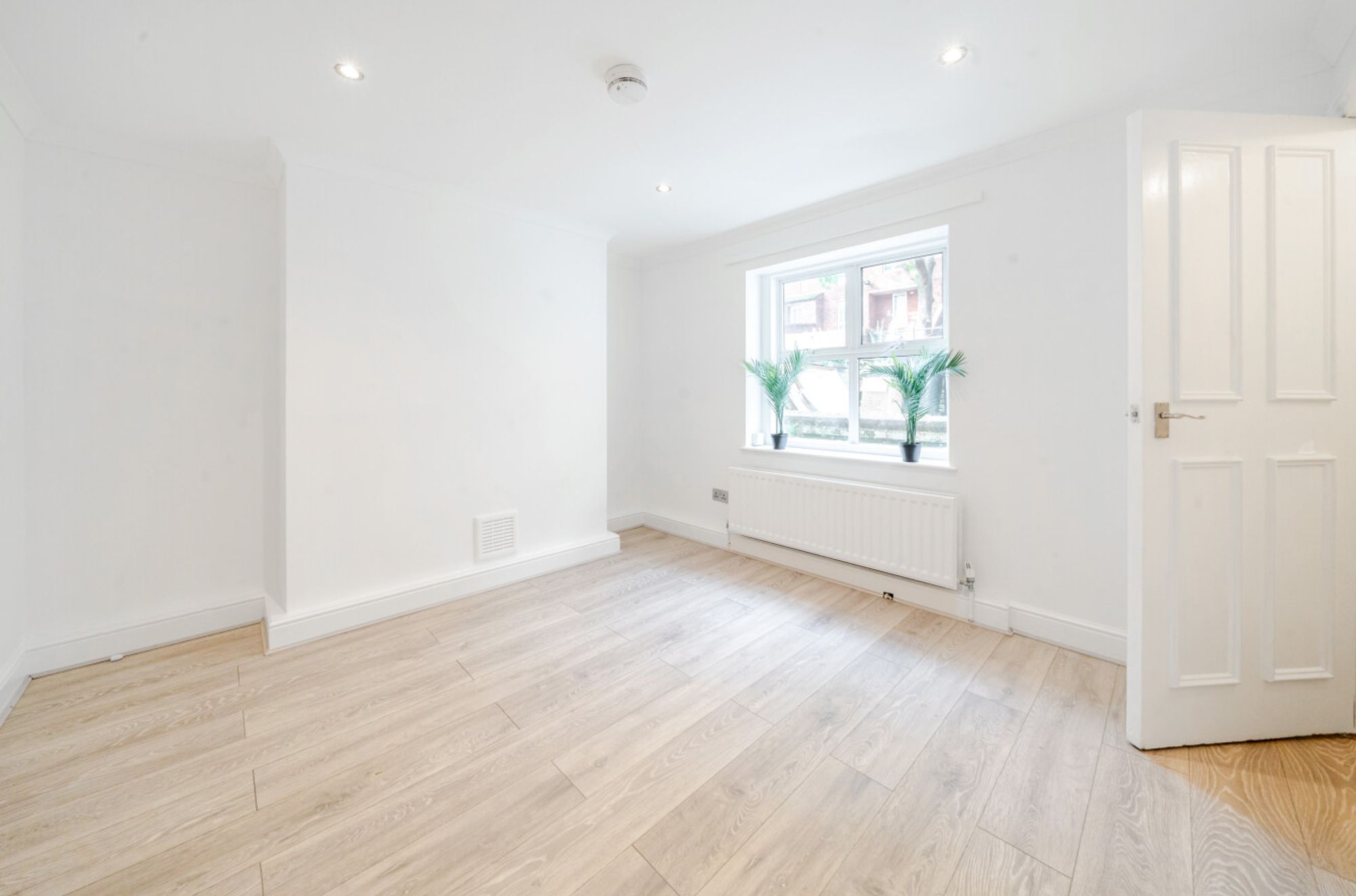 Flat Bedford Road in Greater London