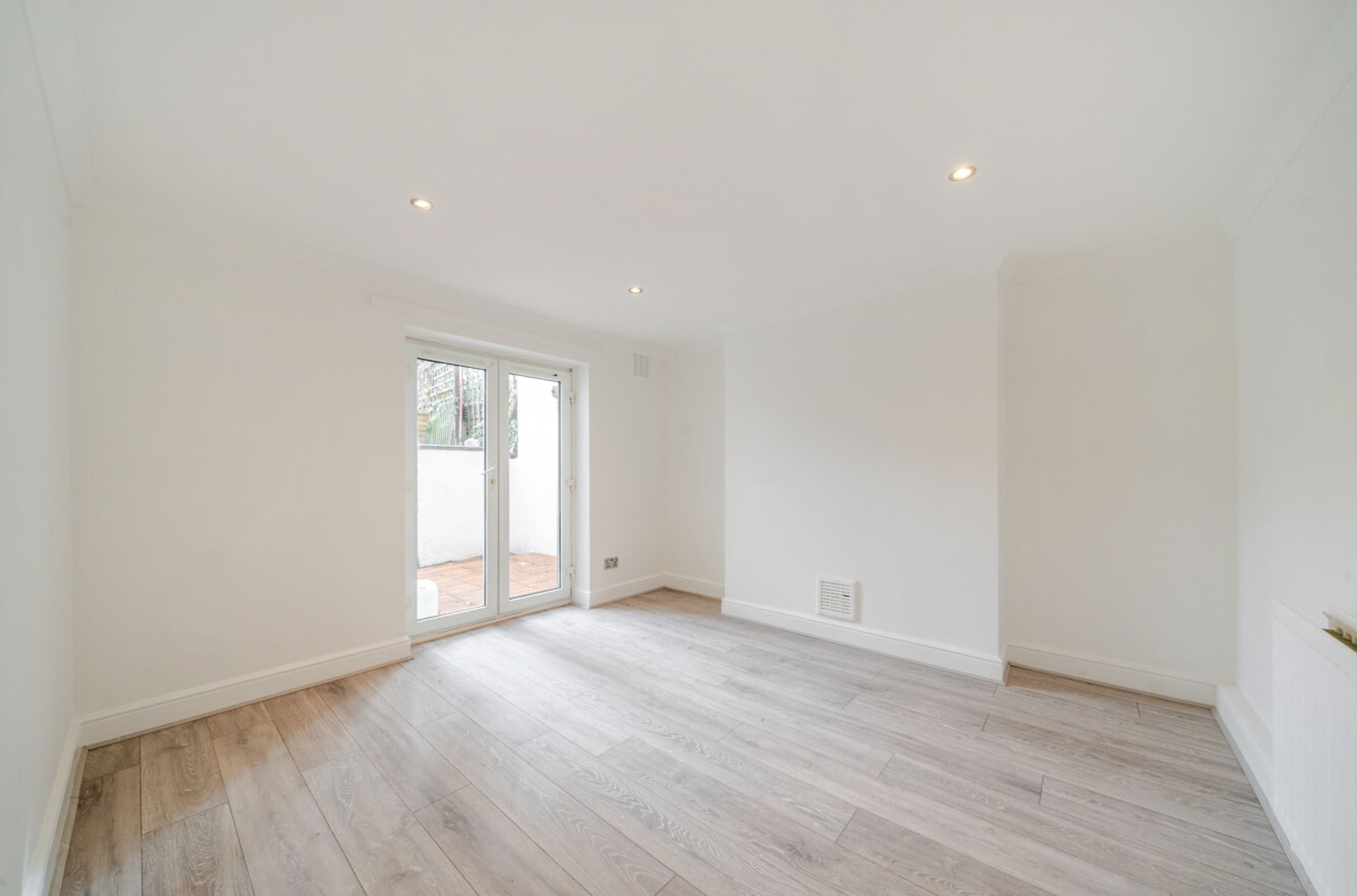 Flat Bedford Road in Greater London