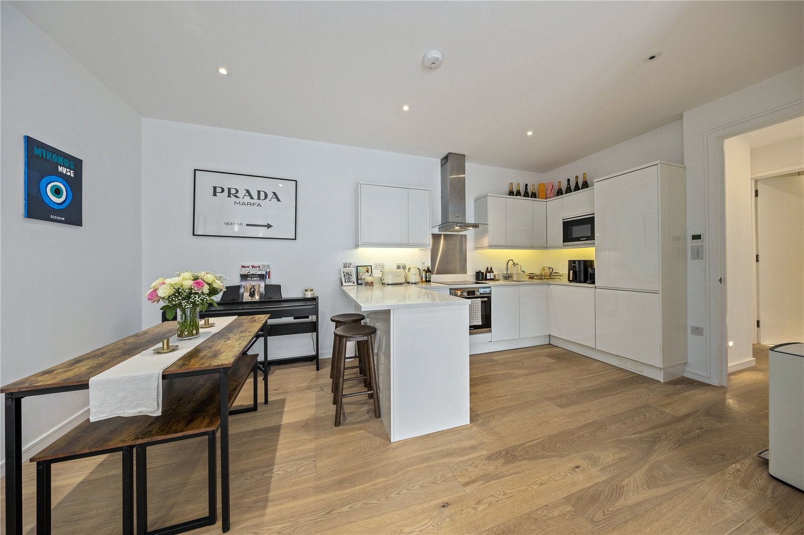 Flat Dee Road in Greater London
