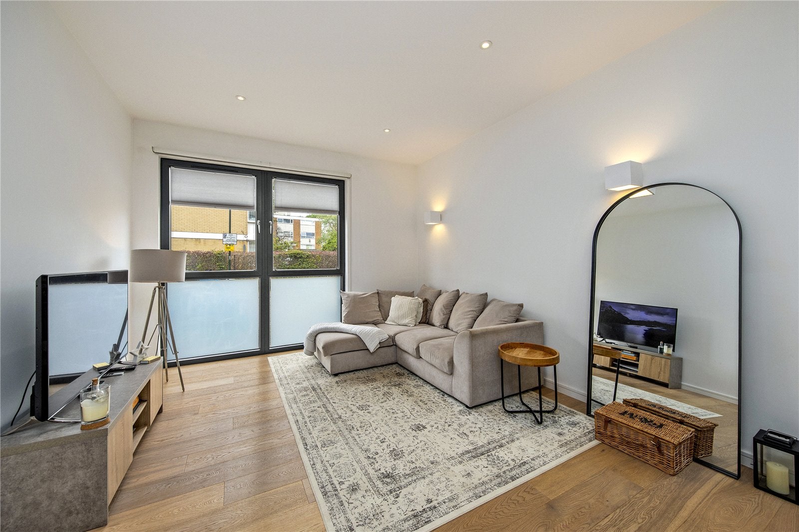 Flat Dee Road in Greater London