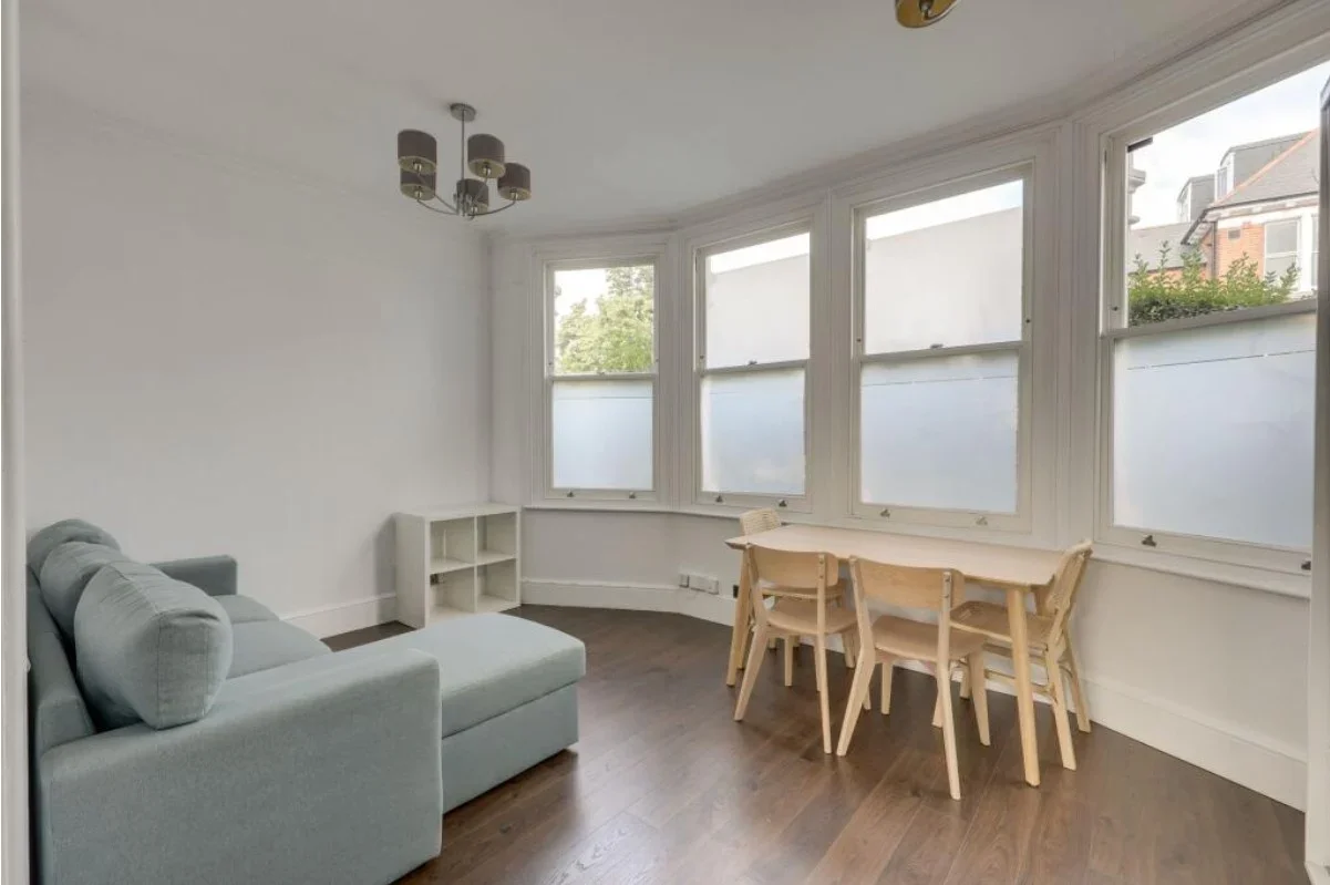 Flat Manor Park in Greater London
