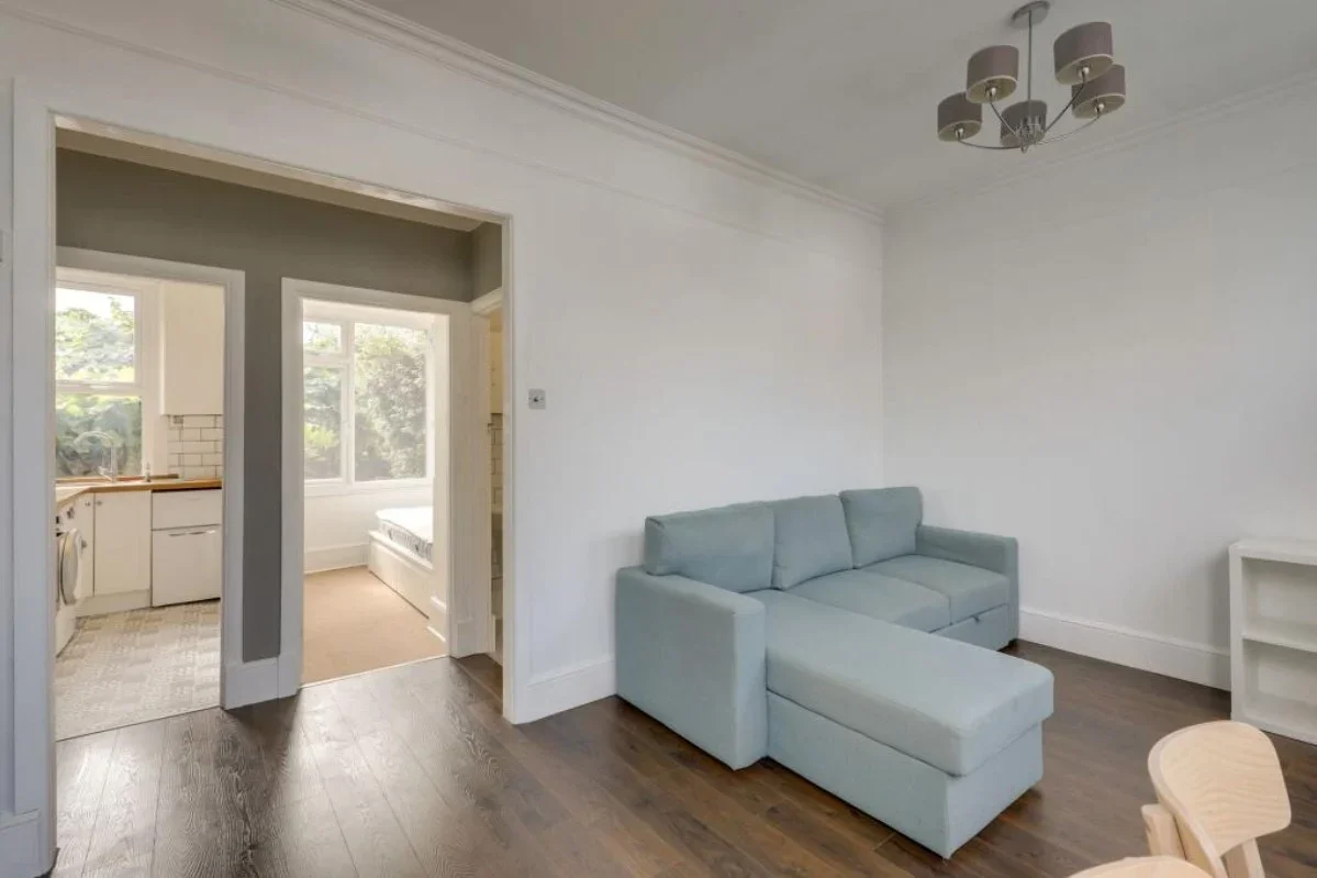 Flat Manor Park in Greater London