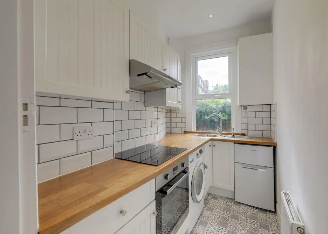Flat Manor Park in Greater London