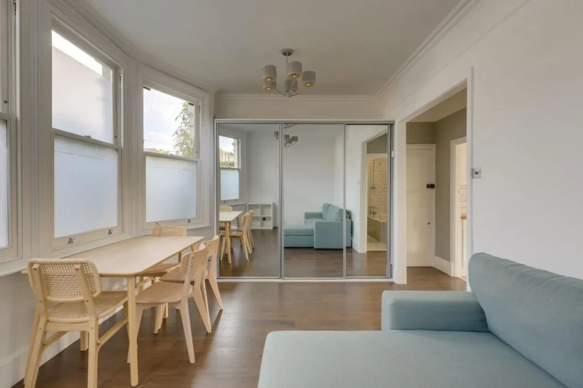 Flat Manor Park in Greater London