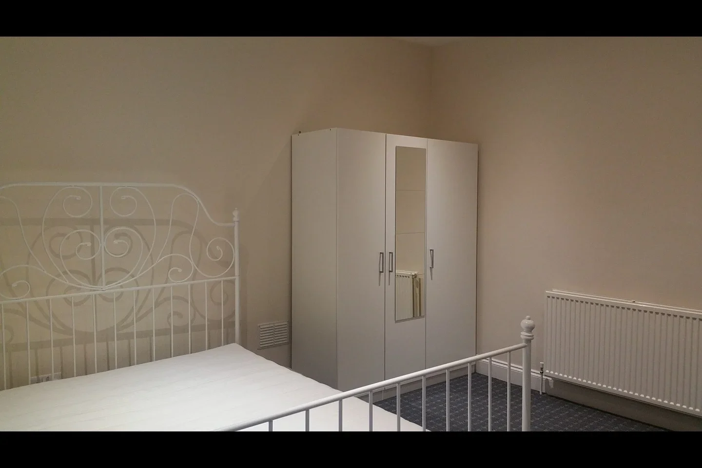 Room Belmont Road in Luton