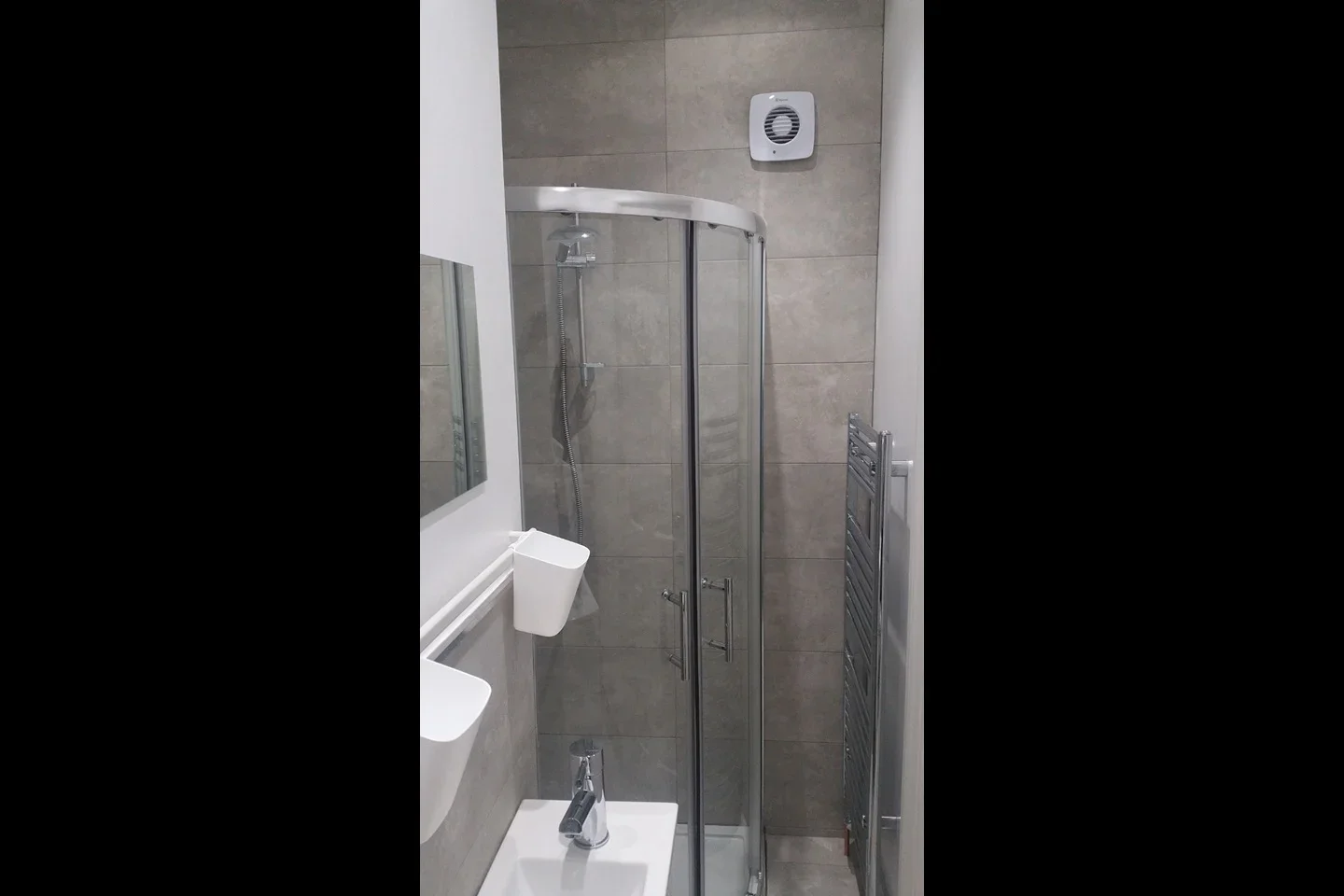 Room Belmont Road in Luton