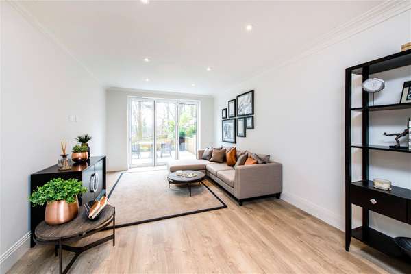 Flat Fringewood Close in Greater London
