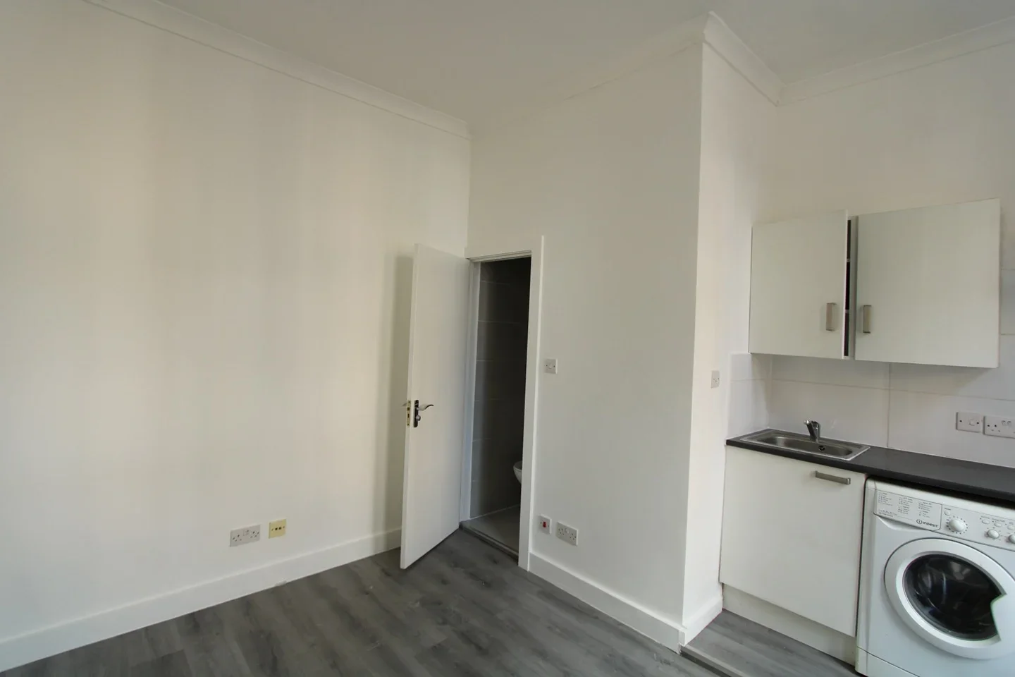 Flat Lillie Road in Greater London