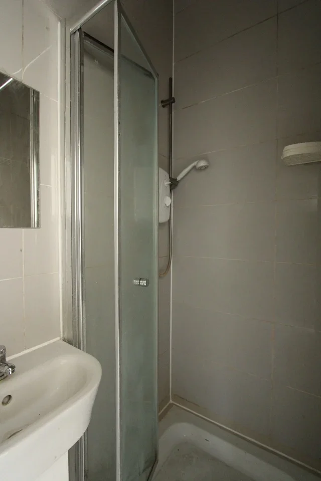 Flat Lillie Road in Greater London