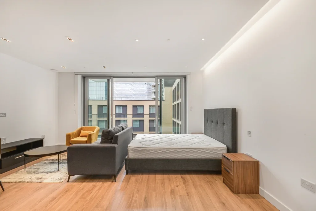 Flat Canter Way in Greater London
